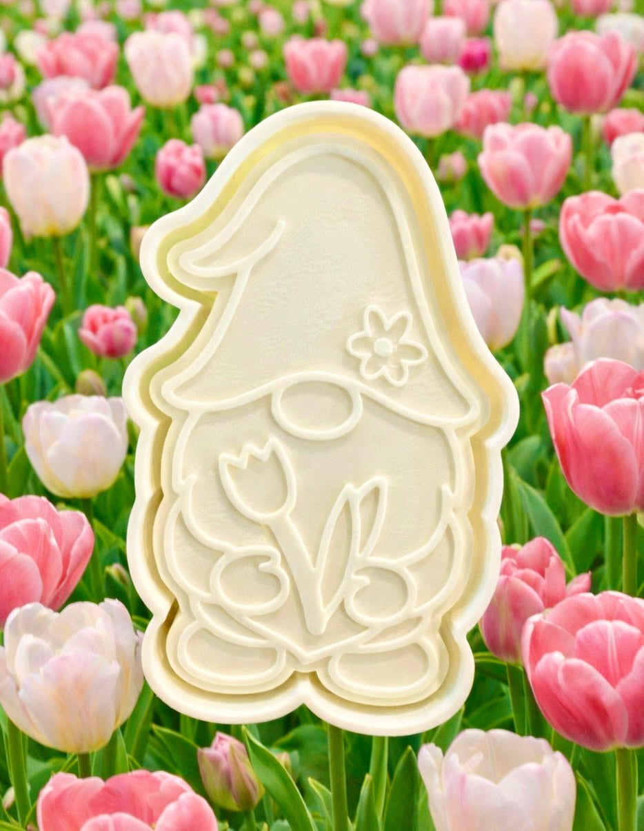 Gnome w/ Flowers